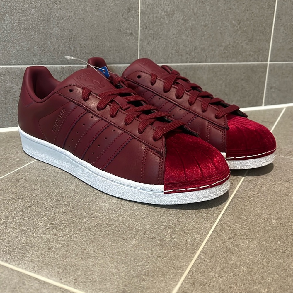 Adidas Superstar Shelltoe Shoes Sneakers BZ0644 burgundy velour Women’s Size 8.5